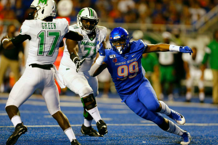 Under the direction of Coach Avalos in 2018, Curtis Weaver recorded 9.5 sacks for the Broncos